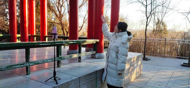 自拍杆三脚架一键变焦记录美好瞬间！爱游戏网站入口小米变焦支架自拍杆2